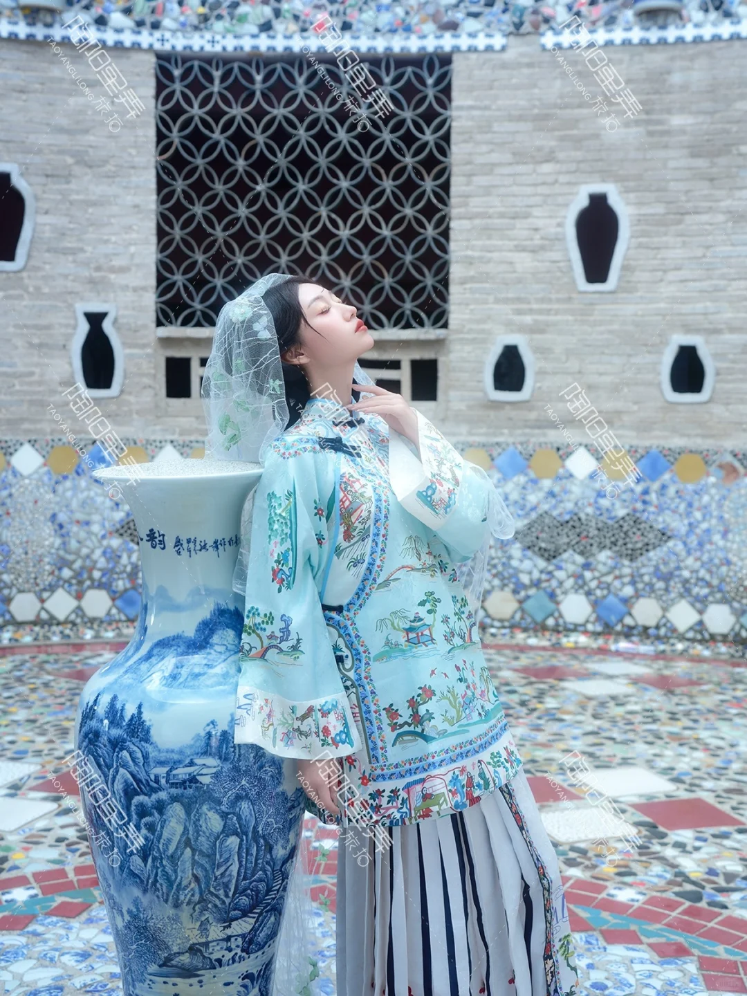 景德镇拍青绿色清汉女写真，美到想定居🎐