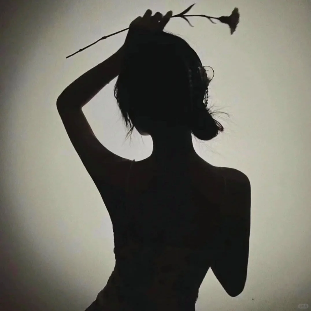 高冷个性女头像