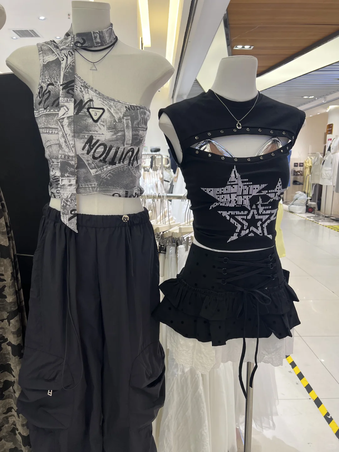 女朋友喜欢穿那种廉价的奇奇怪怪衣服怎么办