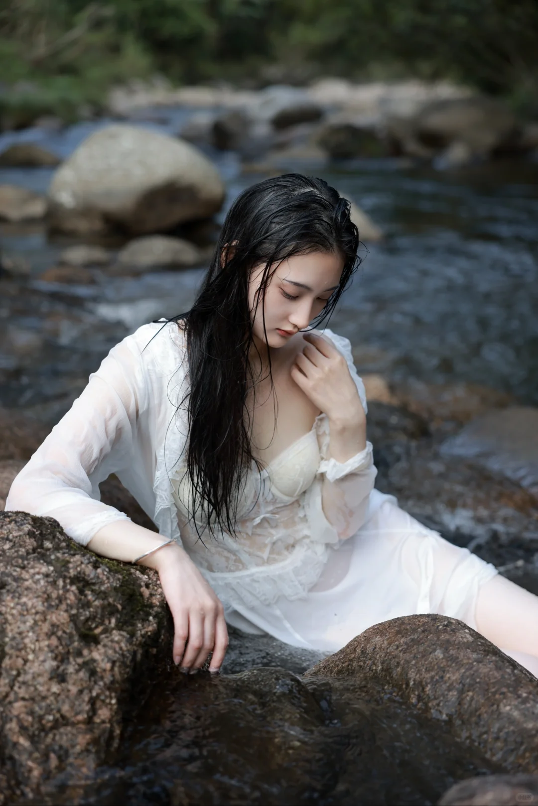 泳装正常穿搭，无不良引导