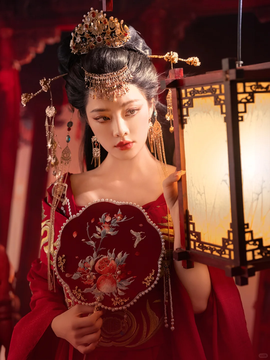 思美人|芙蓉不及美人妆，水殿风来珠翠香