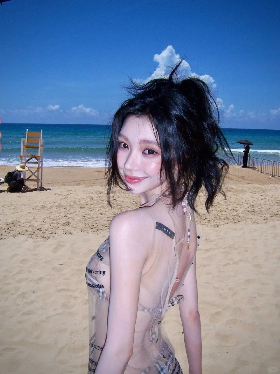 易梦玲VOGUE透视比基尼造型