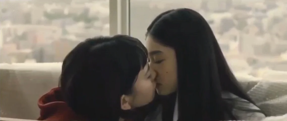 好闺蜜之间是不会接吻的