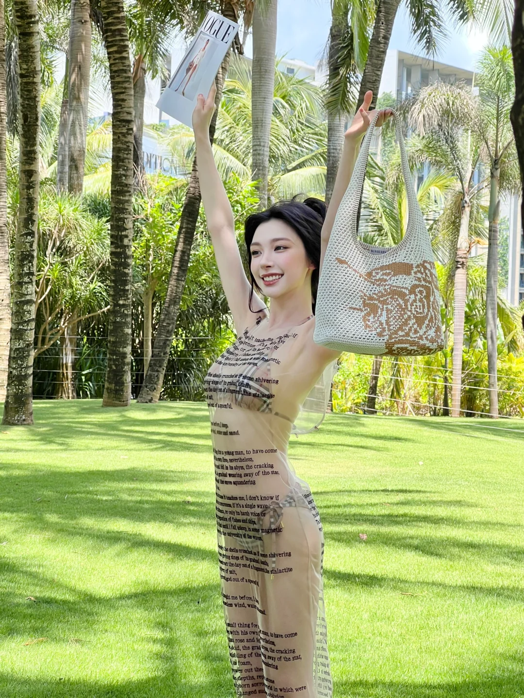 易梦玲真的敢穿又会穿！文字透视服好小众…