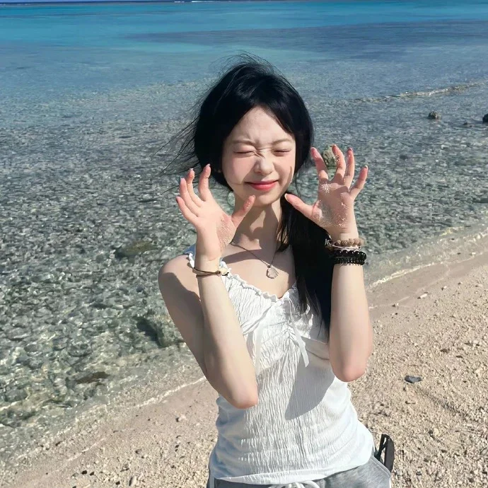 𝙒𝙚𝘾𝙝𝙖𝙩 | 海边女头