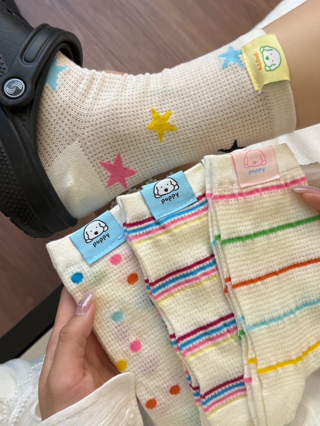 彩色系美呆惹🎨！网眼布标袜子氛围感满满～