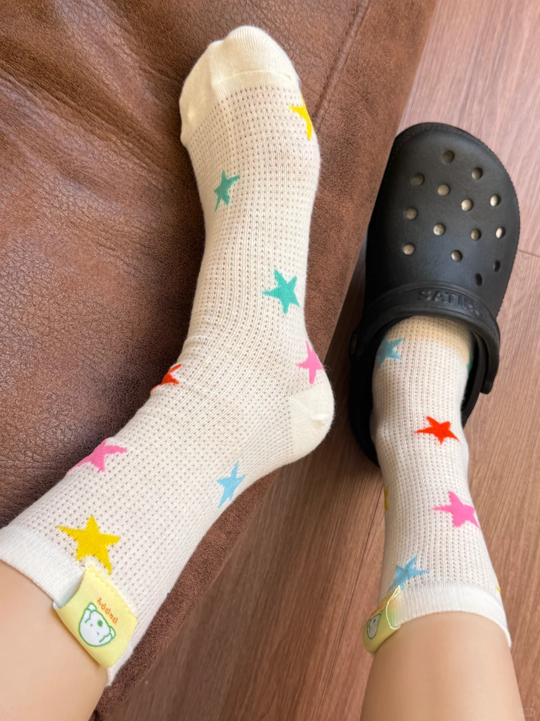 彩色系美呆惹🎨！网眼布标袜子氛围感满满～