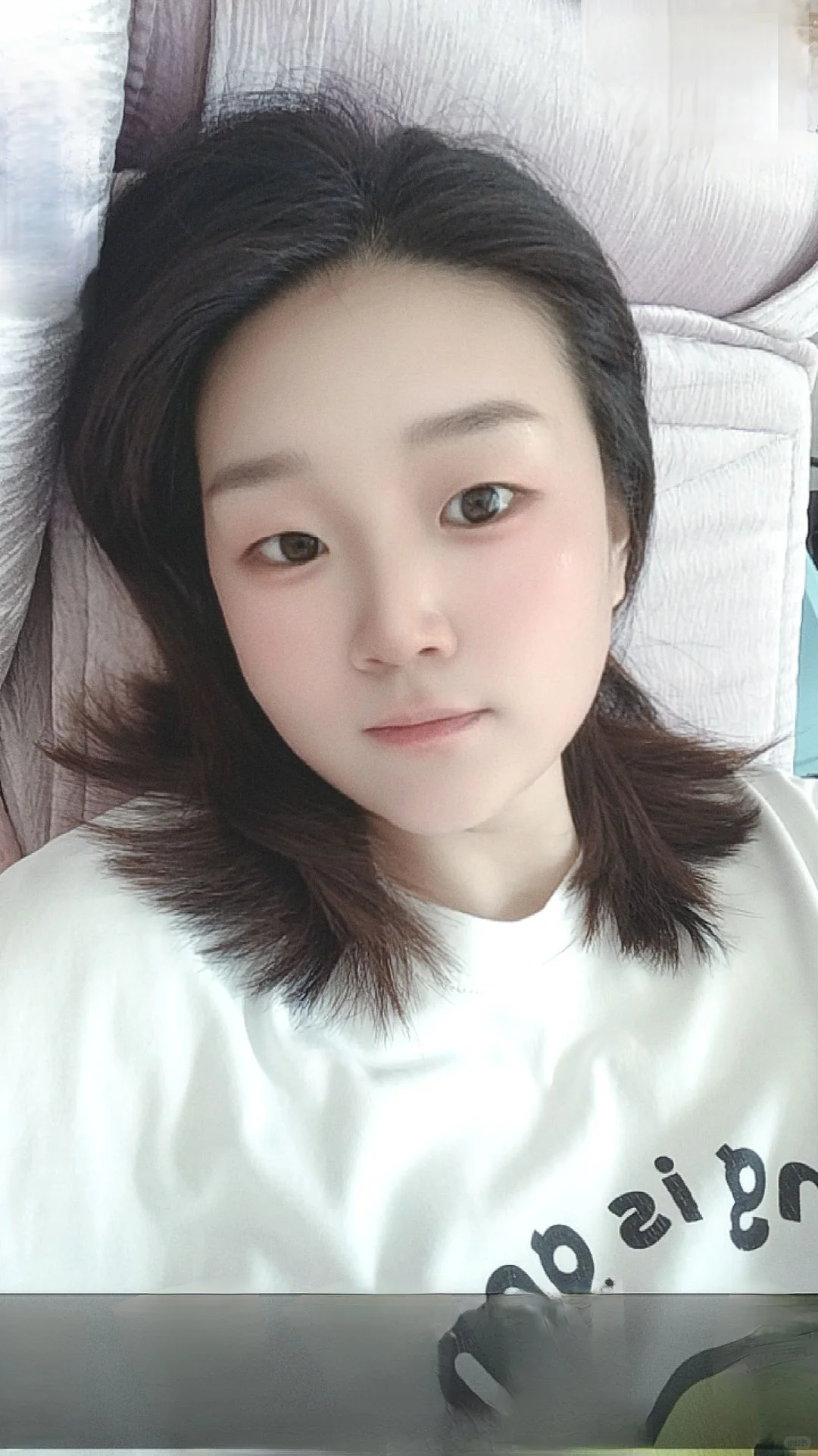 不是很瘦，也不是很漂亮，就是有点自信😂
