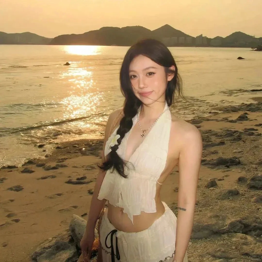 𝙒𝙚𝘾𝙝𝙖𝙩 | 海边女头