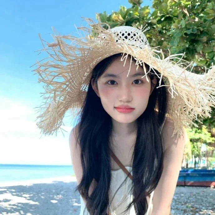 𝙒𝙚𝘾𝙝𝙖𝙩 | 海边女头