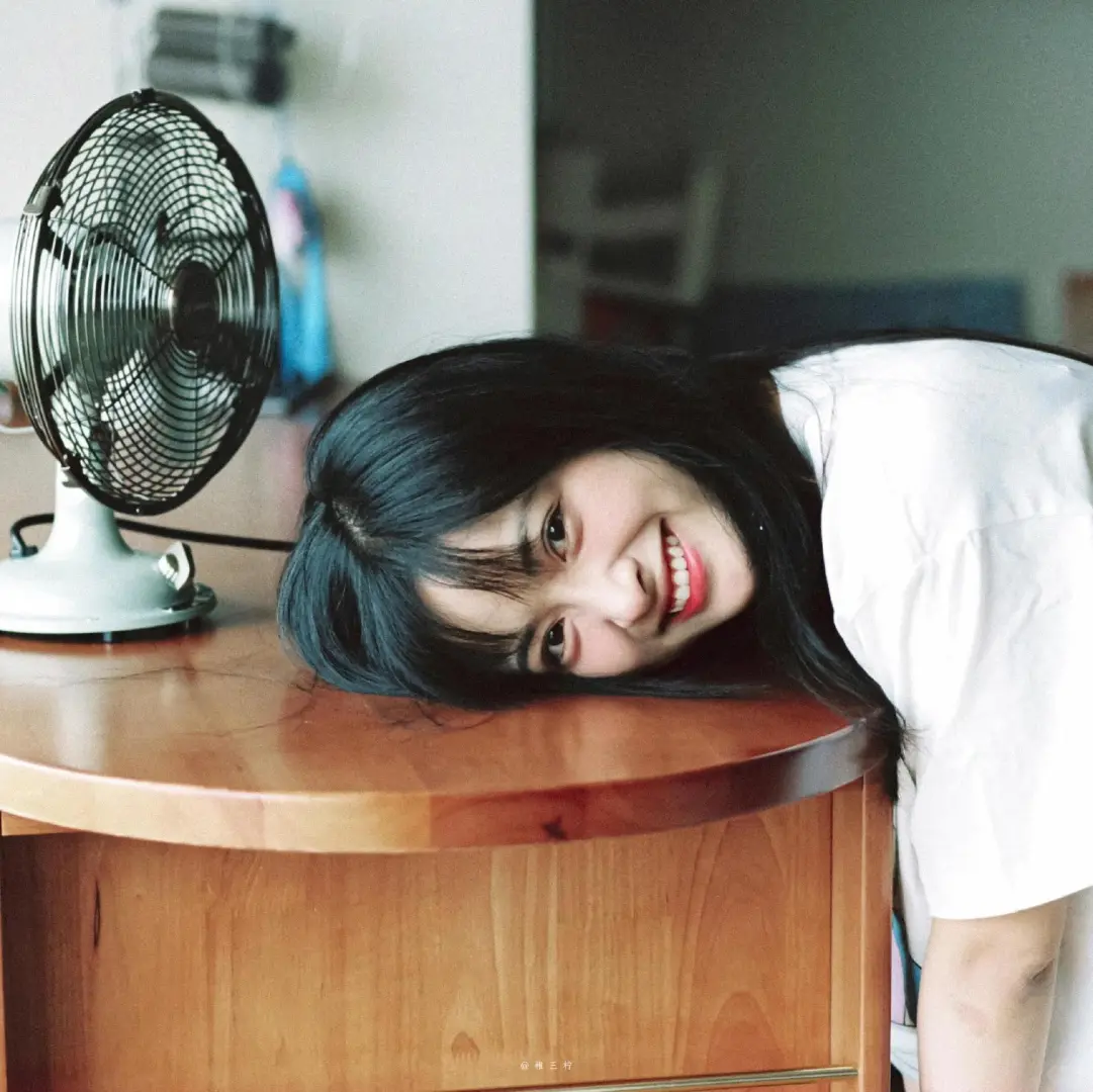 沈月〡18张可爱甜美少女头像壁纸清新图甜妹