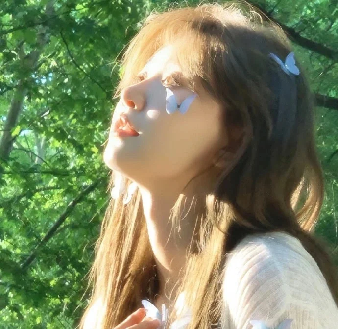 𝐒𝐡𝐚𝐫𝐞'治愈系𝙒𝙚𝘾𝙝𝙖𝙩绿色女头像