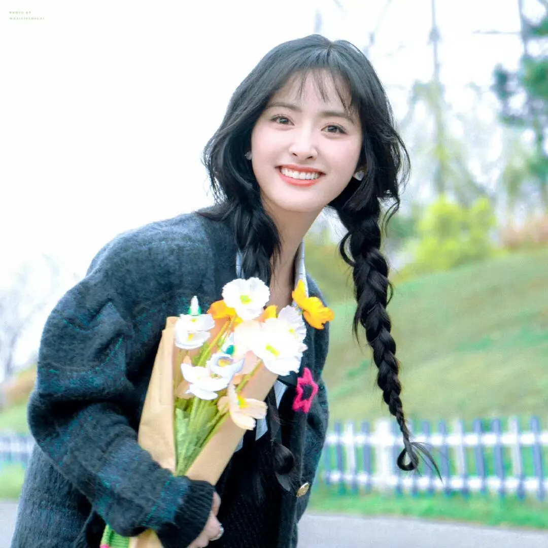 沈月〡18张可爱甜美少女头像壁纸清新图甜妹