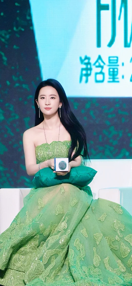 黑长直➕微透视绿裙子！