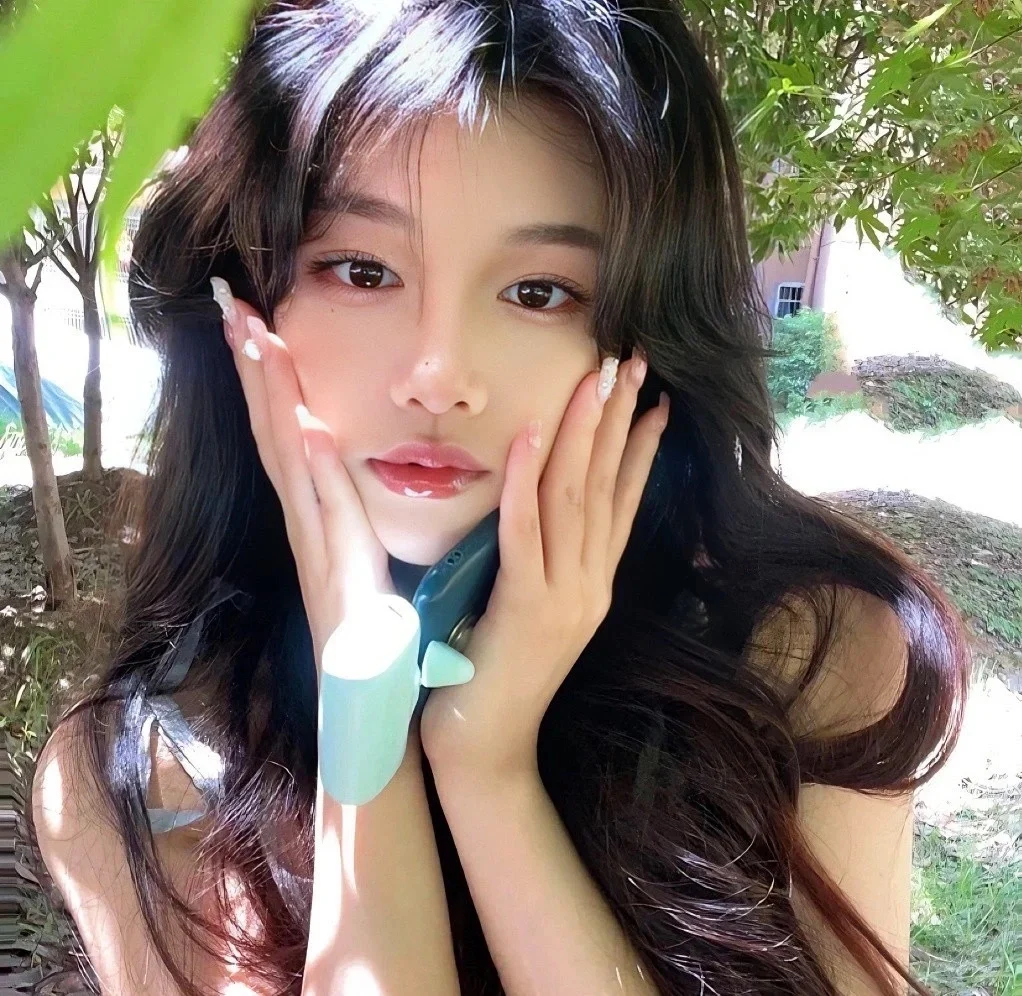 𝐒𝐡𝐚𝐫𝐞'治愈系𝙒𝙚𝘾𝙝𝙖𝙩绿色女头像