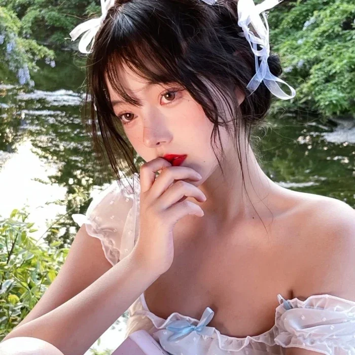 𝑾𝒆𝑪𝒉𝒂𝒕夏日女头✰⋆⁺₊