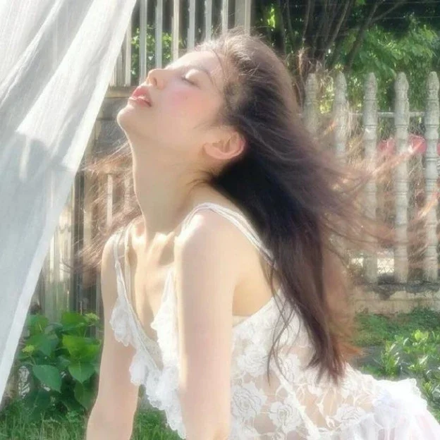 𝑾𝒆𝑪𝒉𝒂𝒕夏日女头✰⋆⁺₊