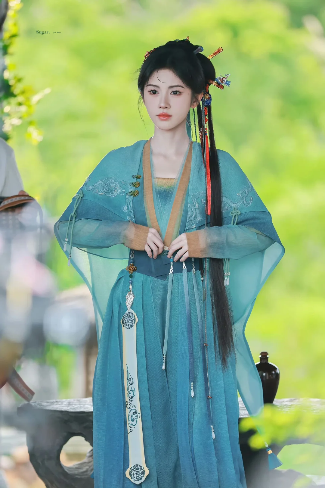 《来战》鞠婧祎阿黛 路透造型汇总12套
