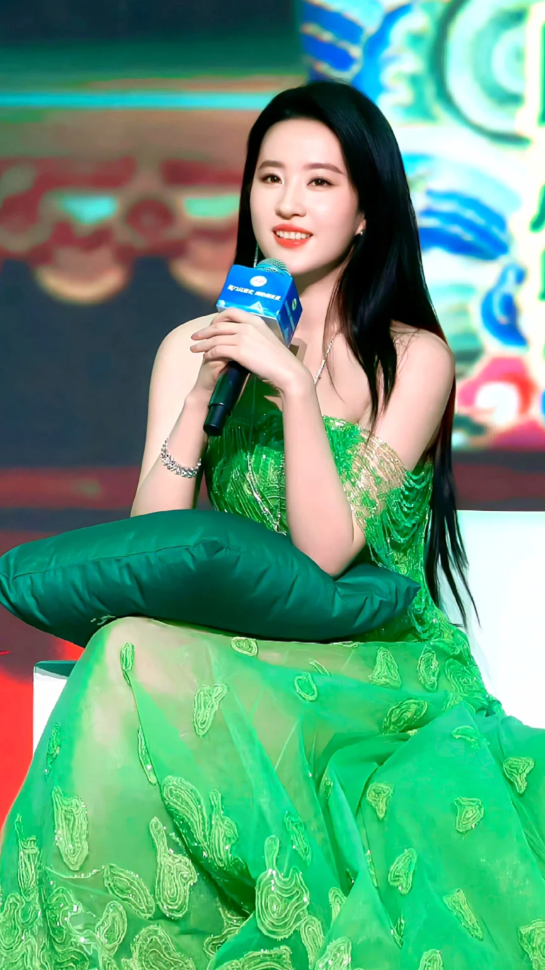 真的好美啊，谁不喜欢绿裙子？