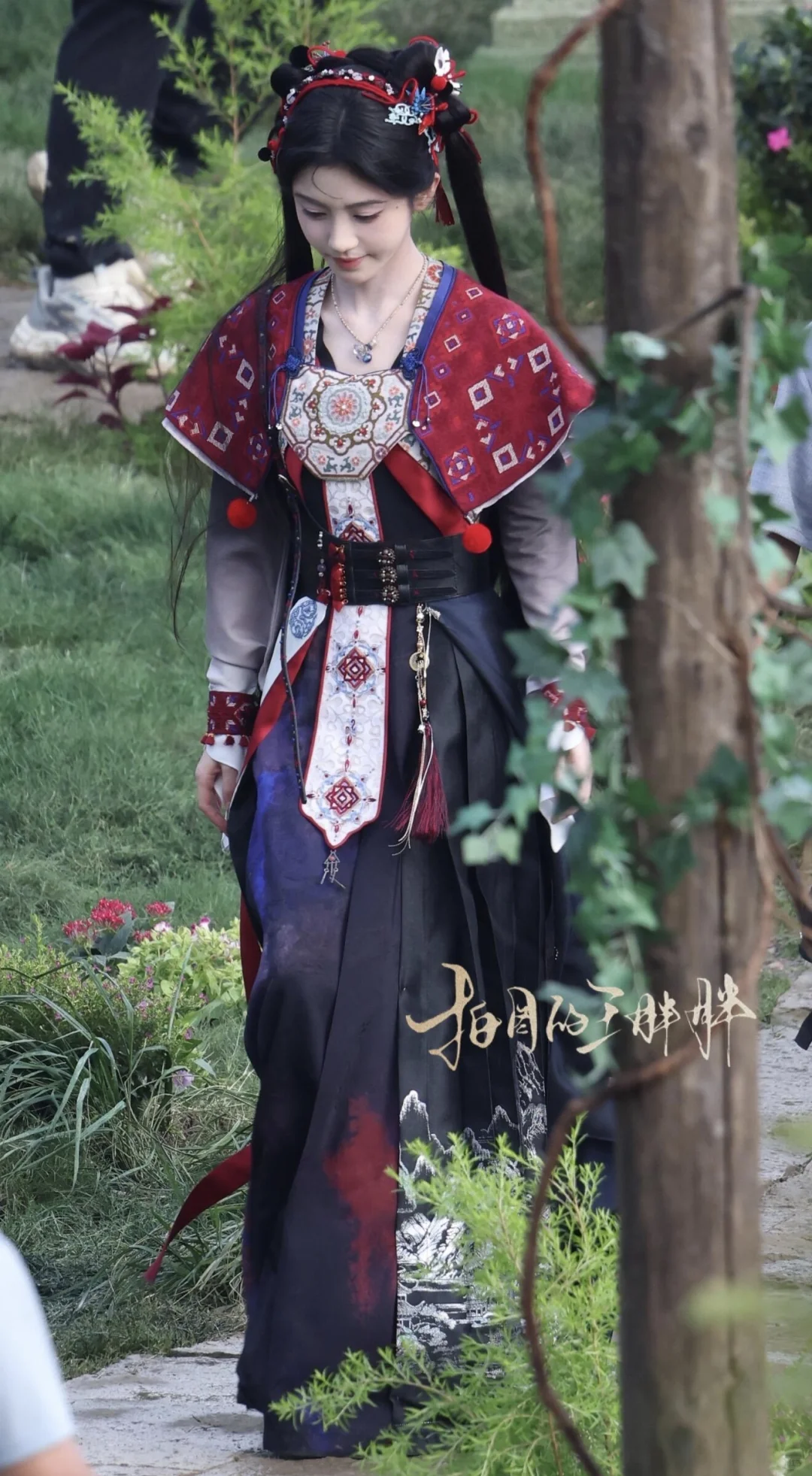 《来战》鞠婧祎阿黛 路透造型汇总12套