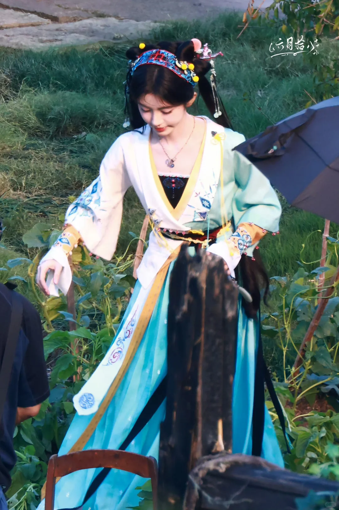 《来战》鞠婧祎阿黛 路透造型汇总12套