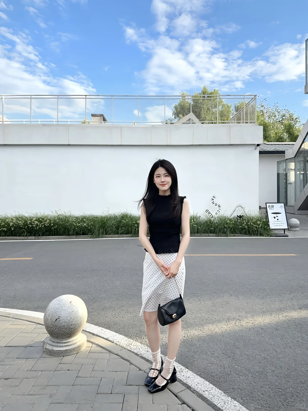 T恤+波点裙，夏日的气质女士