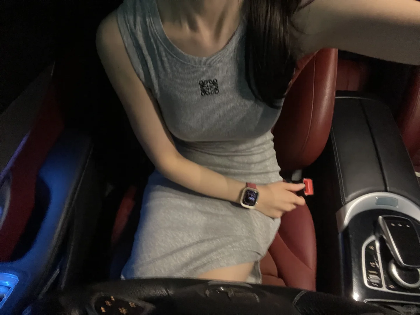 八月的Live实况图/包臀裙