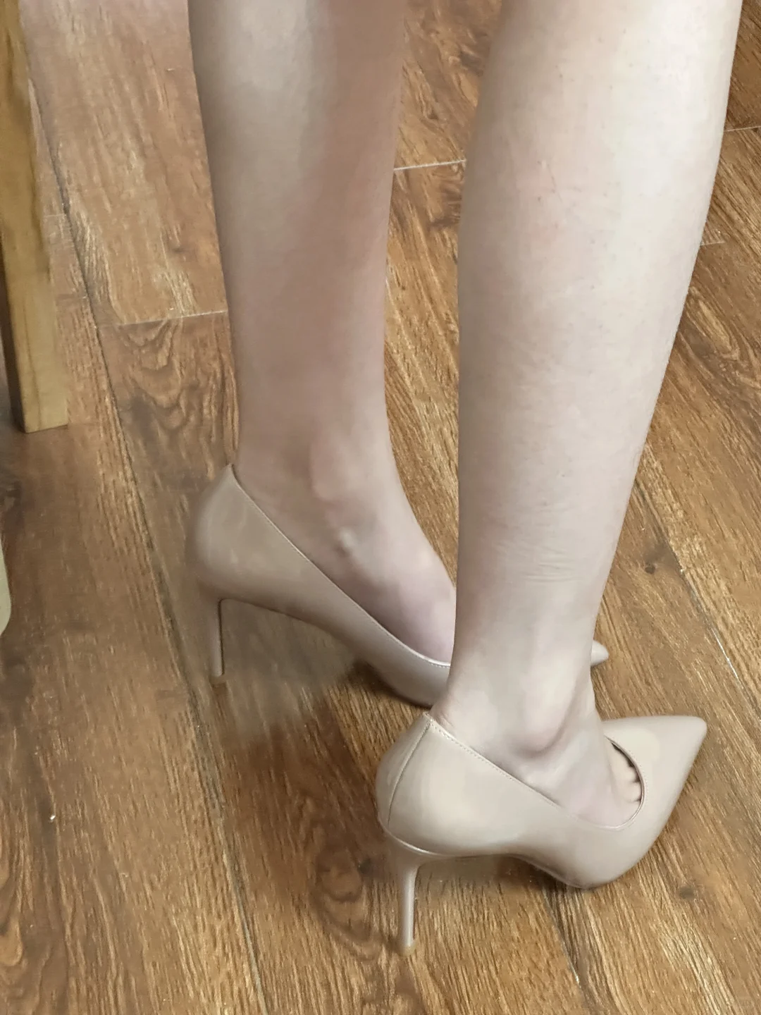 裸色高跟👠 稳稳的很贴心～