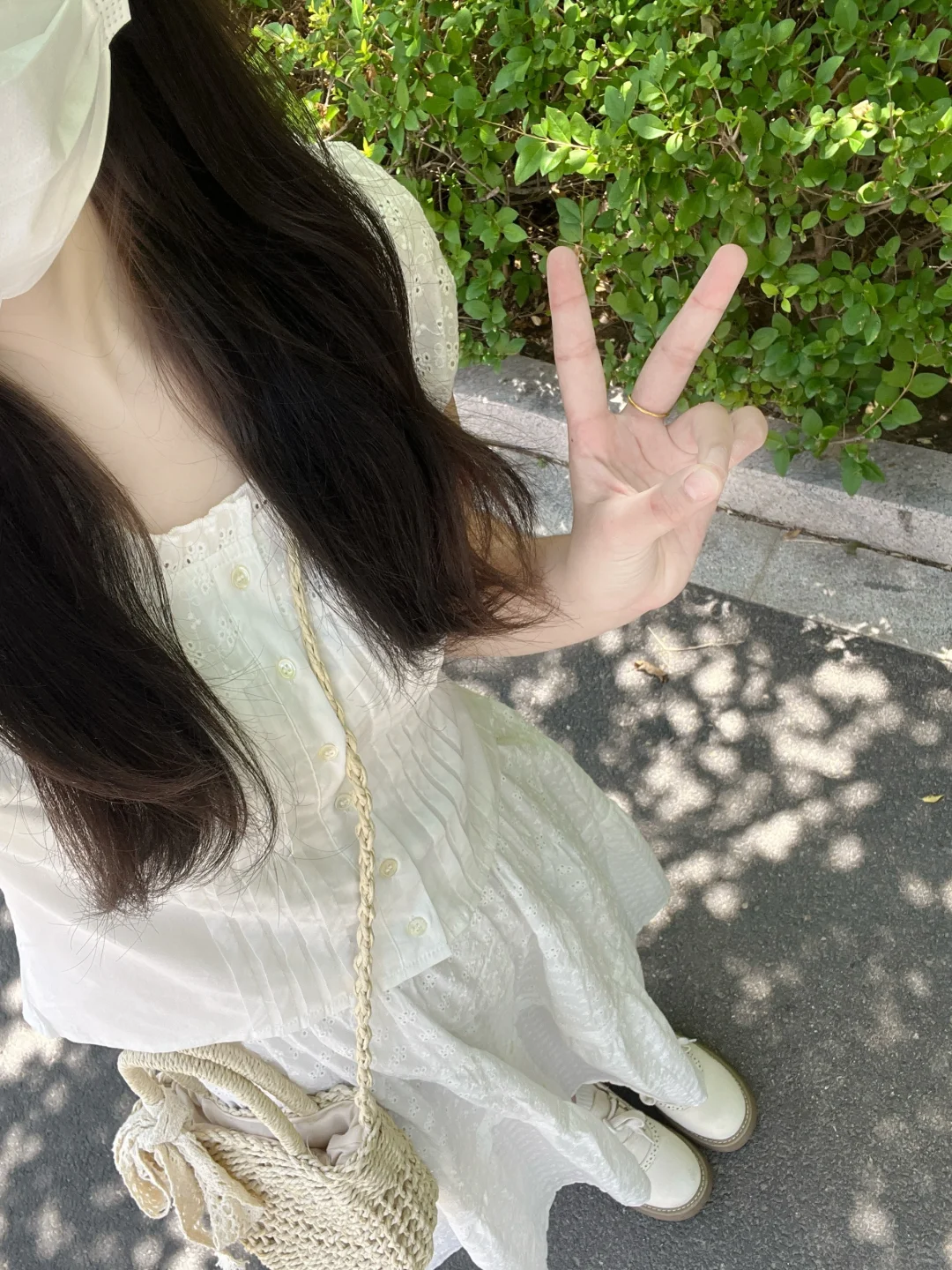 今天穿这套！！奶呼呼小白裙也太小女生啦！！🐰