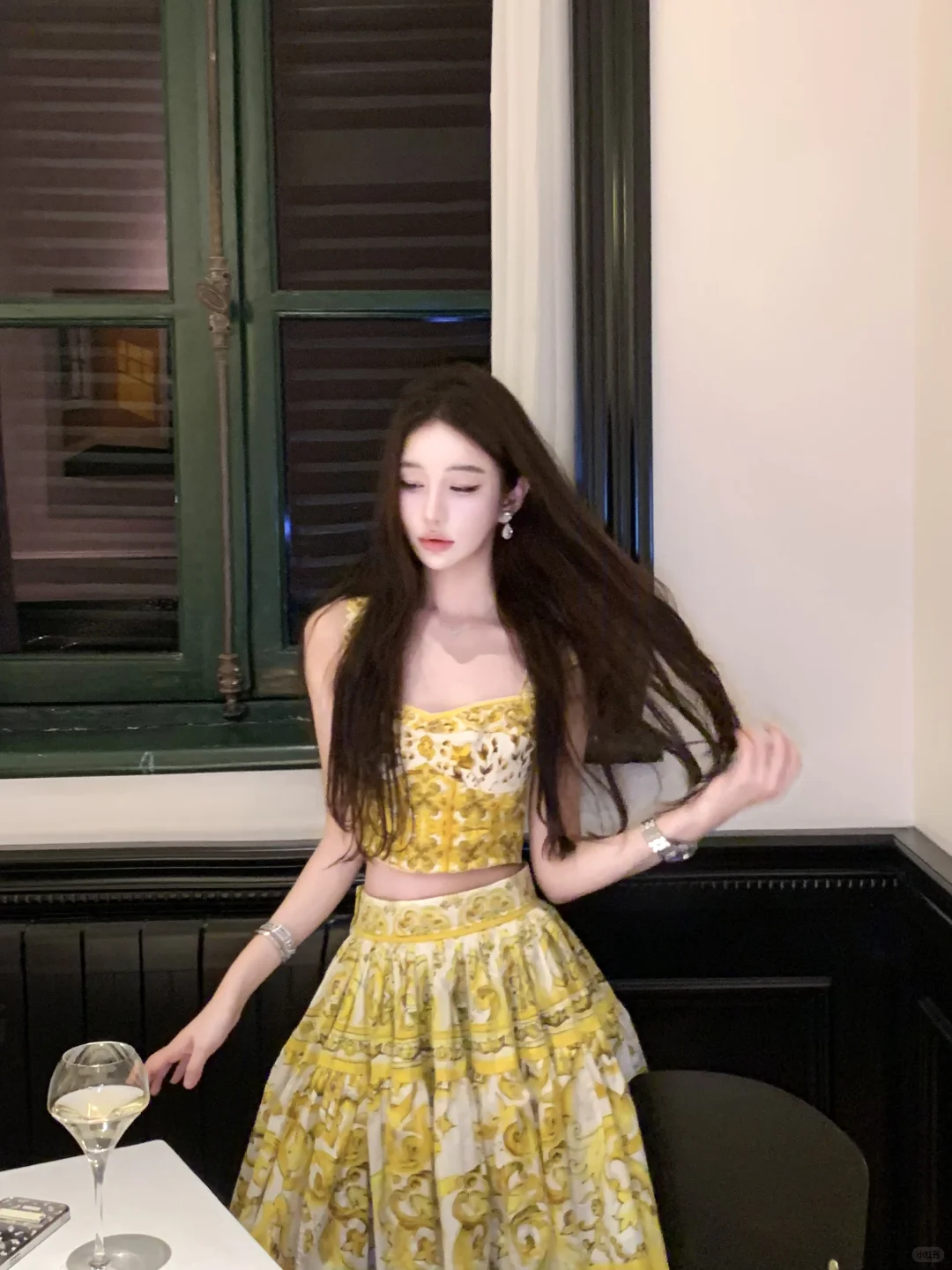 D&G黄裙子有种经济上行的美