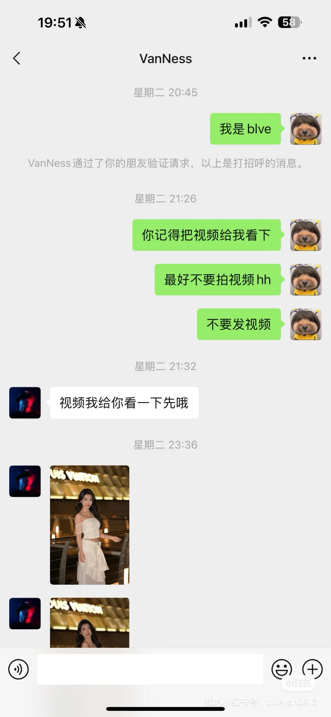 中国女生在新加坡旅游被街拍摄影师挂外网