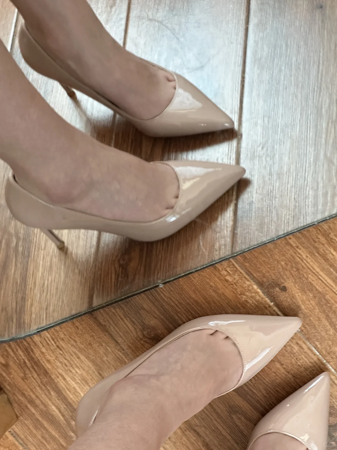 裸色高跟👠 稳稳的很贴心～