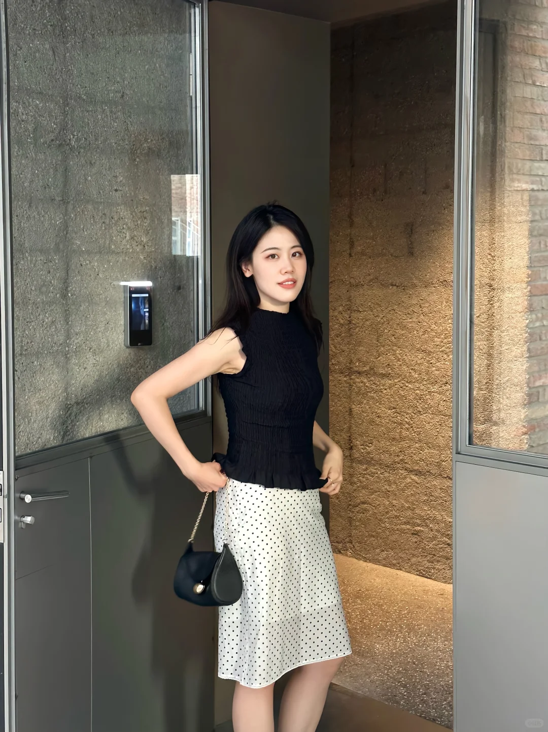 T恤+波点裙，夏日的气质女士