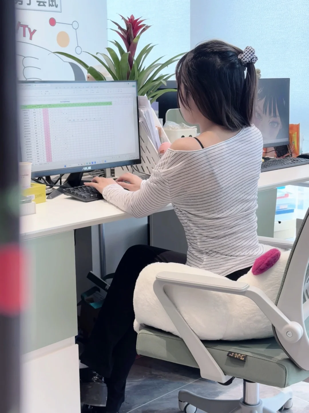 偷拍女同事