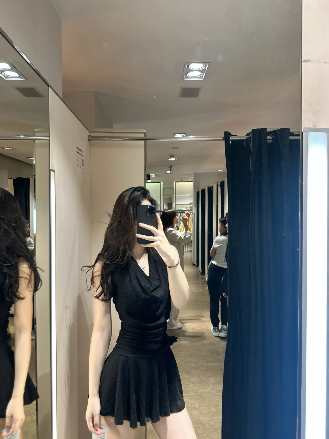 好喜欢小黑裙