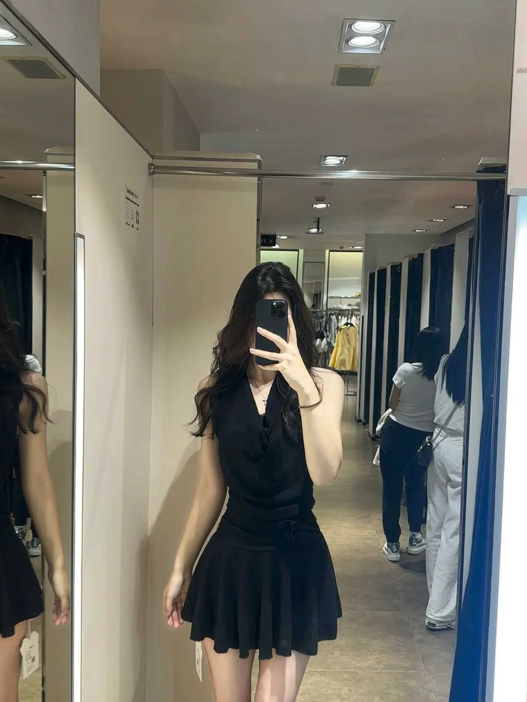 好喜欢小黑裙
