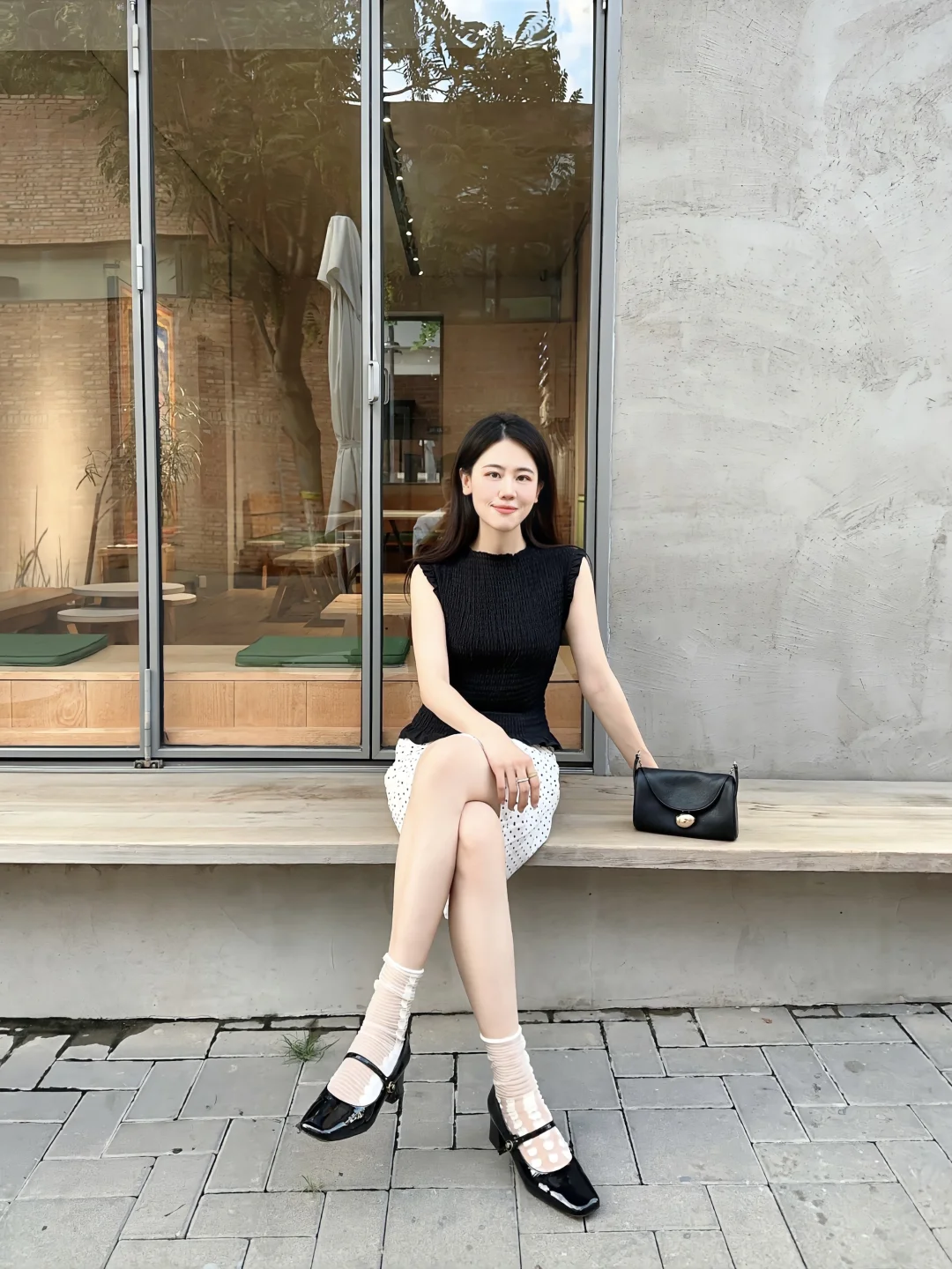 T恤+波点裙，夏日的气质女士
