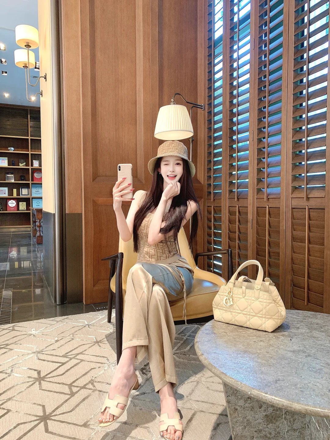 风吹着我的脸 由不得拒绝🤎
