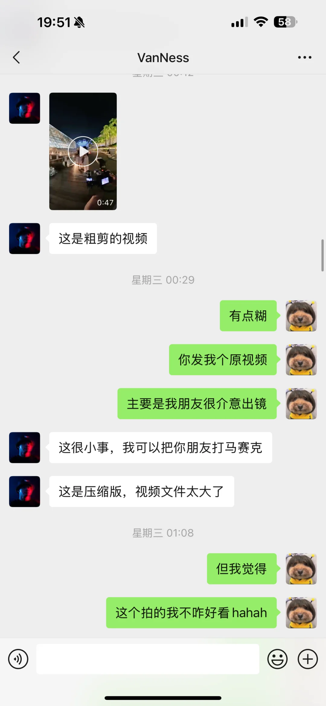 中国女生在新加坡旅游被街拍摄影师挂外网