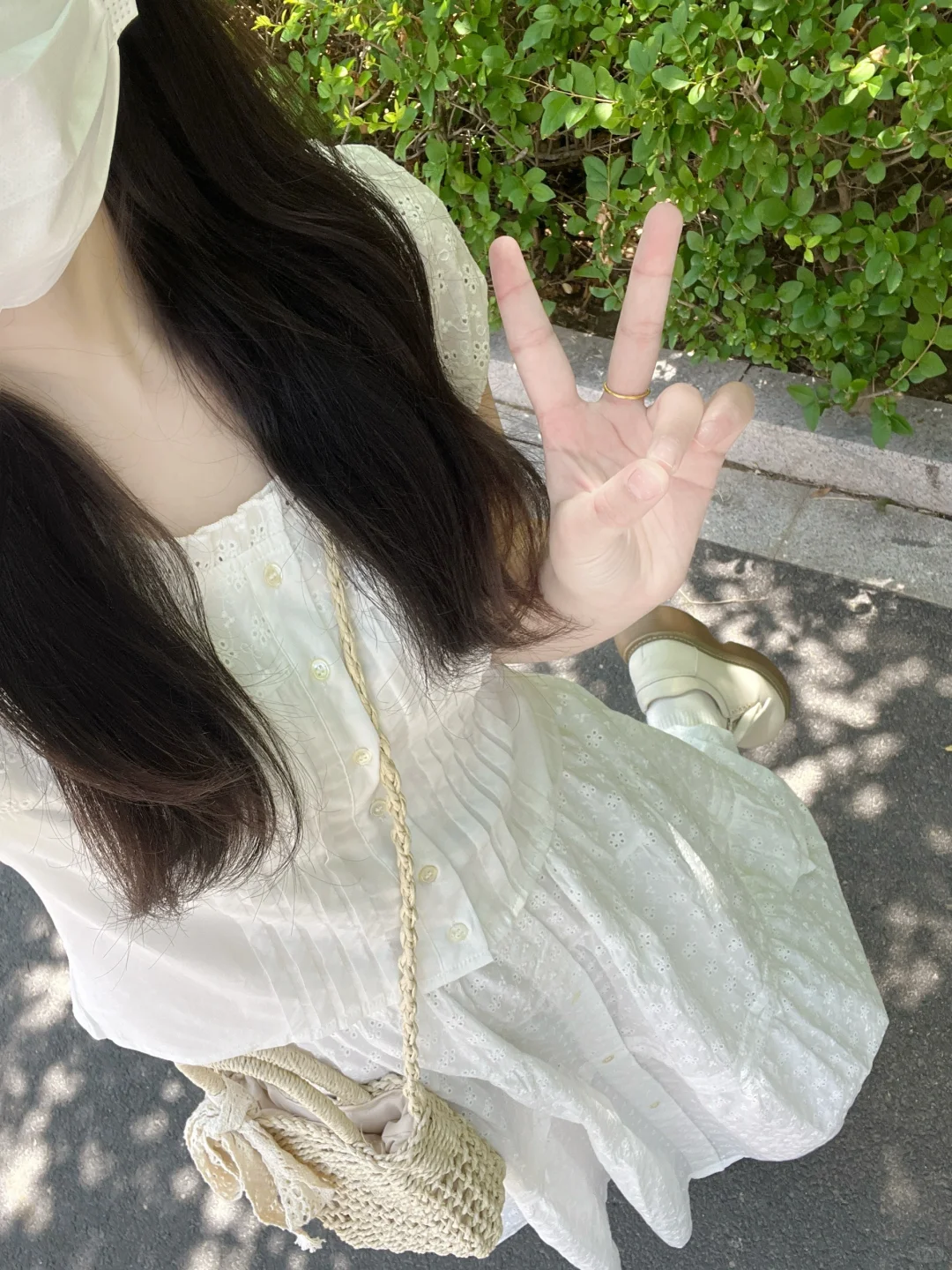 今天穿这套！！奶呼呼小白裙也太小女生啦！！🐰