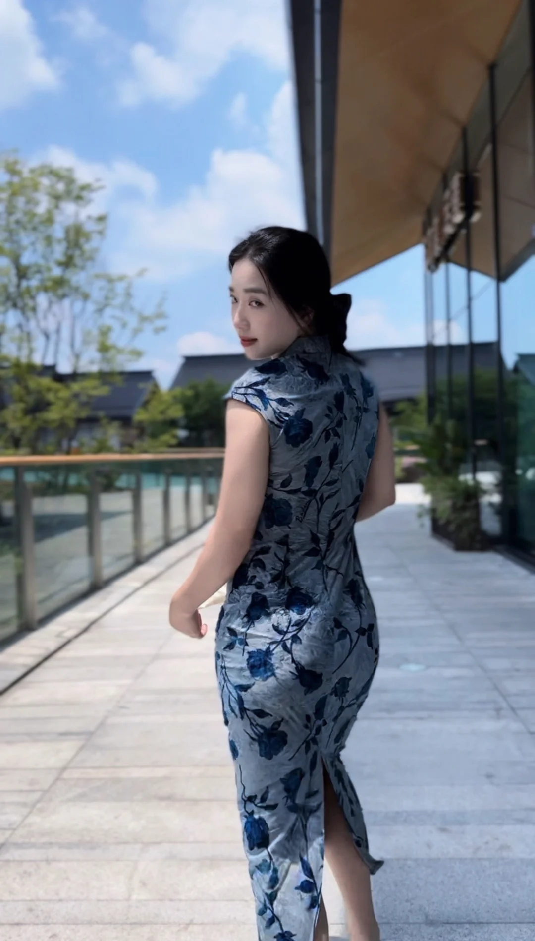 穿上旗袍的这一刻，岁月沉淀的美才最动人