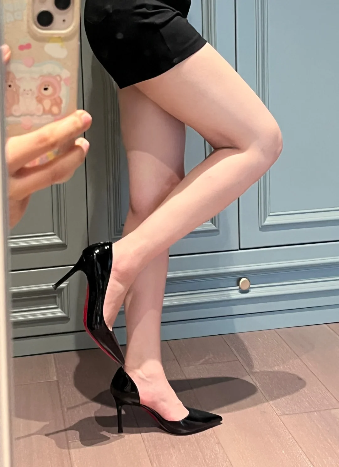 我滴妈呀🥹女生一定得买双红底黑高跟鞋