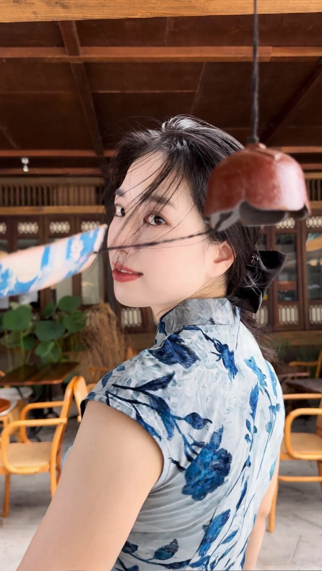 穿上旗袍的这一刻，岁月沉淀的美才最动人