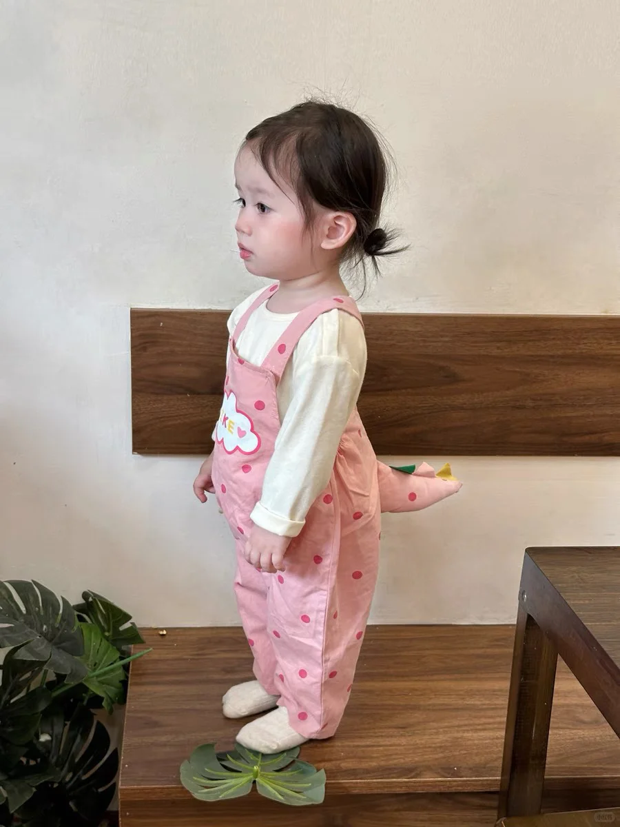一岁宝宝OOTD｜粉色小恐龙背带裤💕