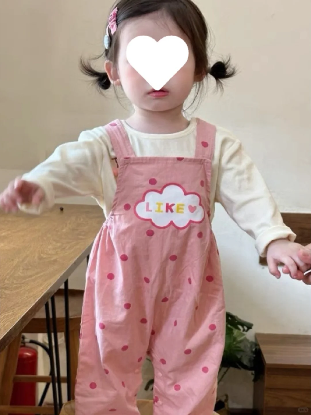 一岁宝宝OOTD｜粉色小恐龙背带裤💕