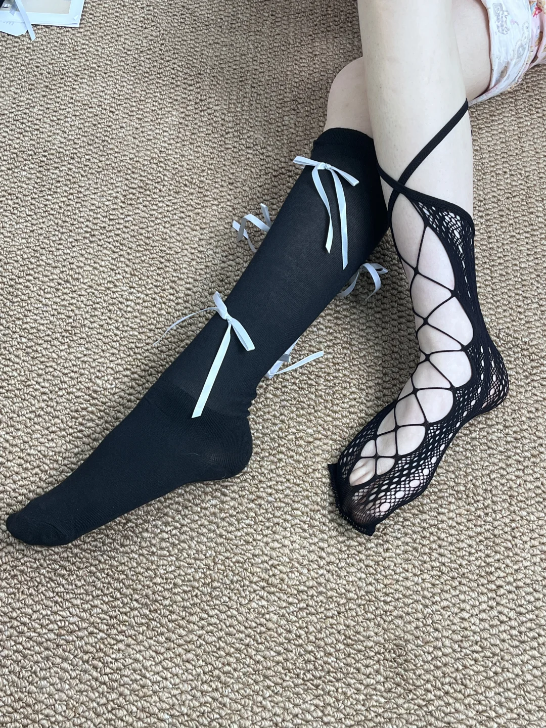 黑色小腿袜+蝴蝶结能俘获你的心吗？