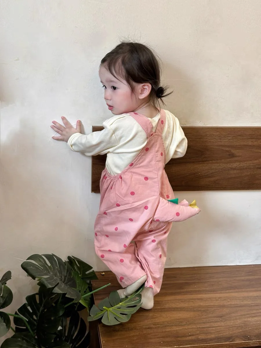 一岁宝宝OOTD｜粉色小恐龙背带裤💕
