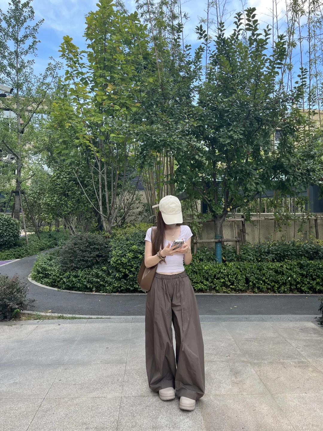 楼下小区看见的这样穿………………………………