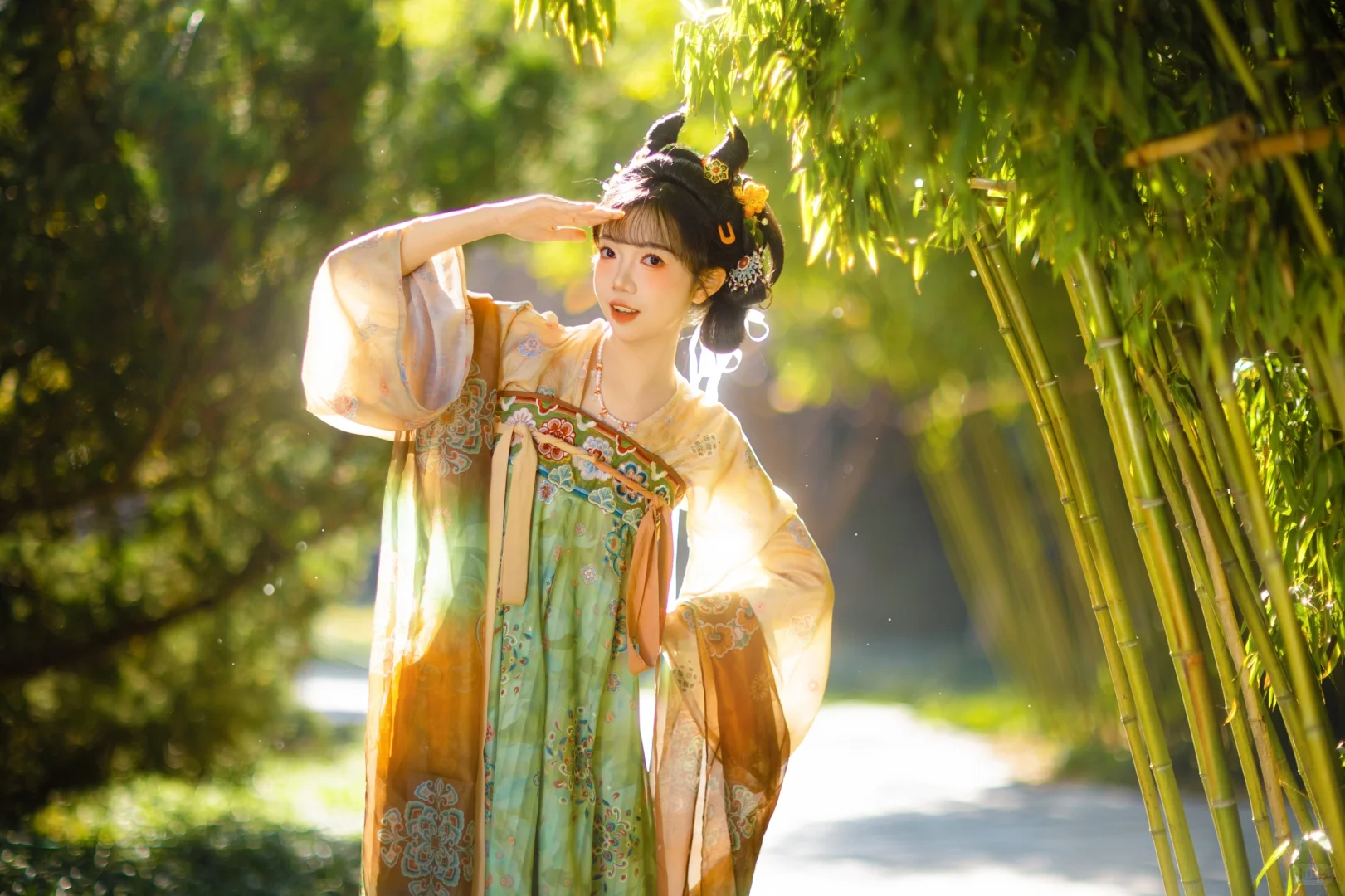 风起霓裳｜当汉服遇见光的诗行