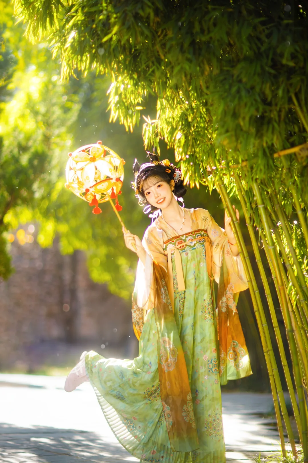 风起霓裳｜当汉服遇见光的诗行